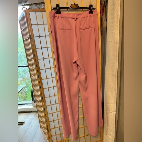 Classy pink pants you need in your closet - Picture 3 of 3